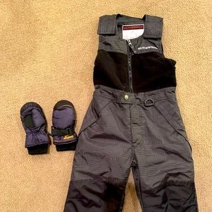 Toddlers black snow bib 4T and 2-4T gloves